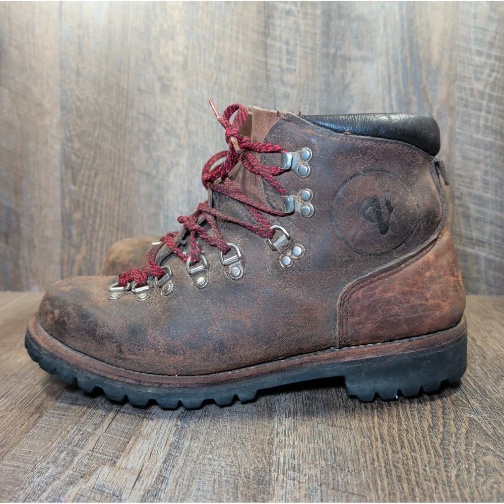 Vasque Vintage Mens 9.5 D Brown Leather Lace Up Mountain Hiking Boots Vibram USA